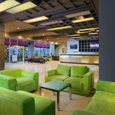Quest Hotel Simpang Lima - Semarang By Aston Zewnętrze zdjęcie