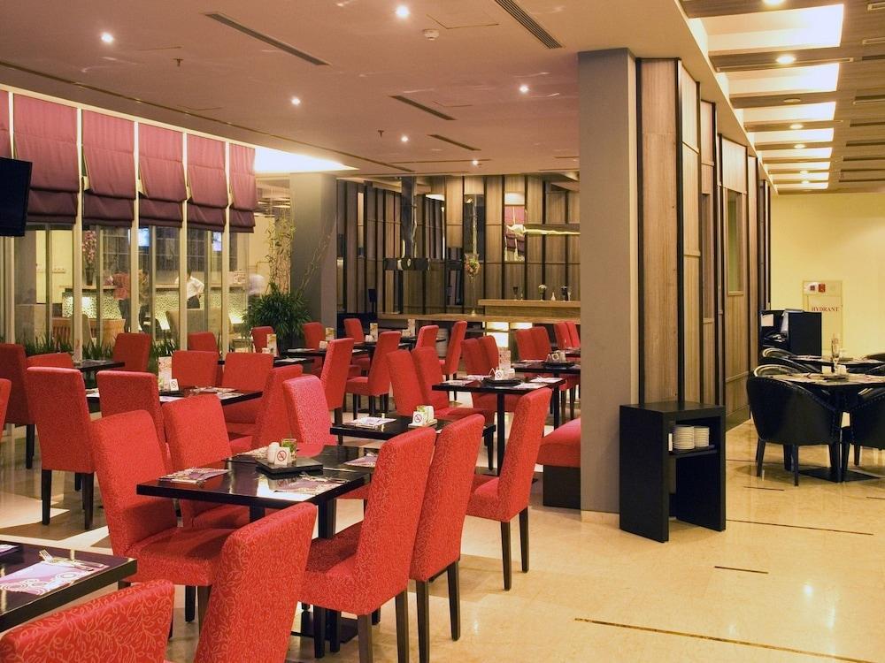 Quest Hotel Simpang Lima - Semarang By Aston Zewnętrze zdjęcie