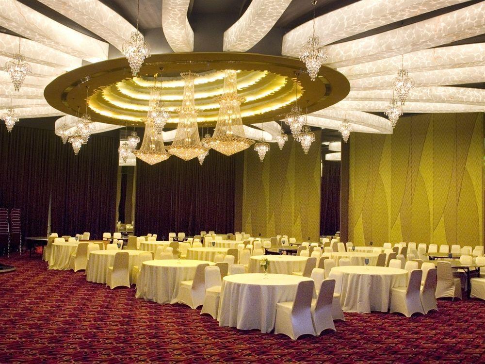 Quest Hotel Simpang Lima - Semarang By Aston Zewnętrze zdjęcie