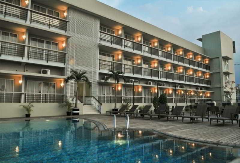 Quest Hotel Simpang Lima - Semarang By Aston Zewnętrze zdjęcie