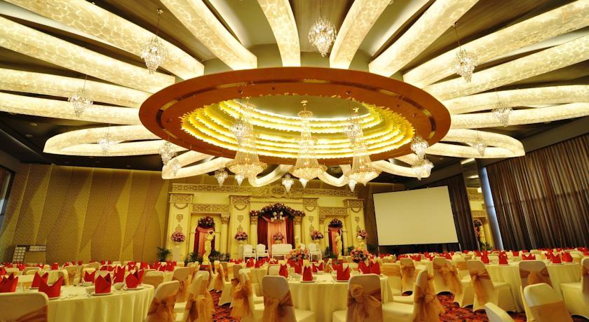 Quest Hotel Simpang Lima - Semarang By Aston Zewnętrze zdjęcie