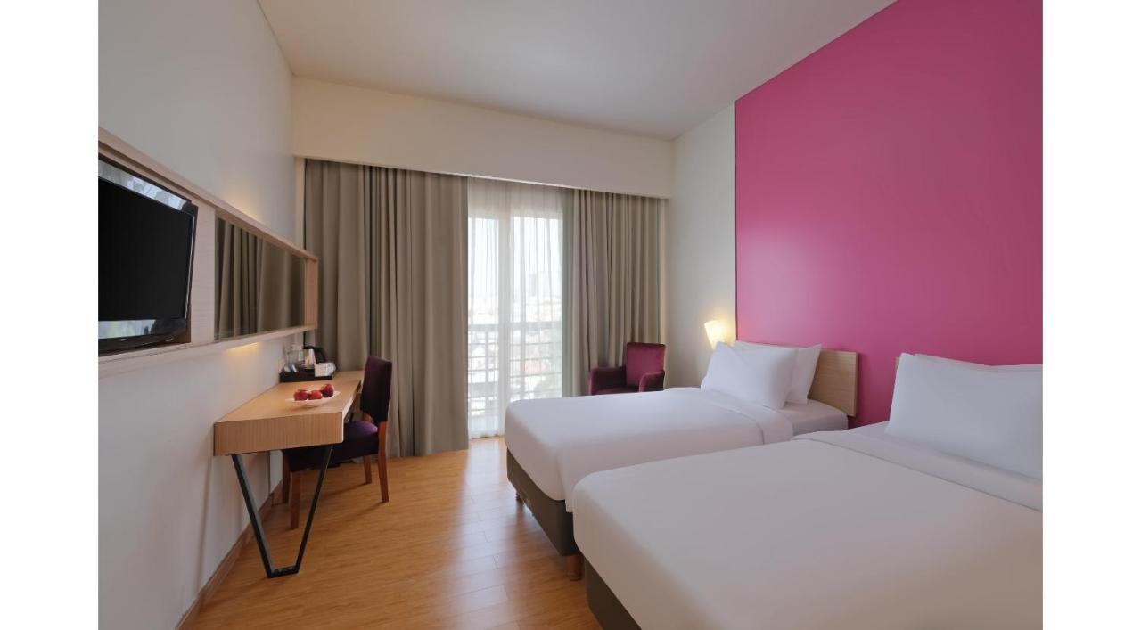 Quest Hotel Simpang Lima - Semarang By Aston Zewnętrze zdjęcie