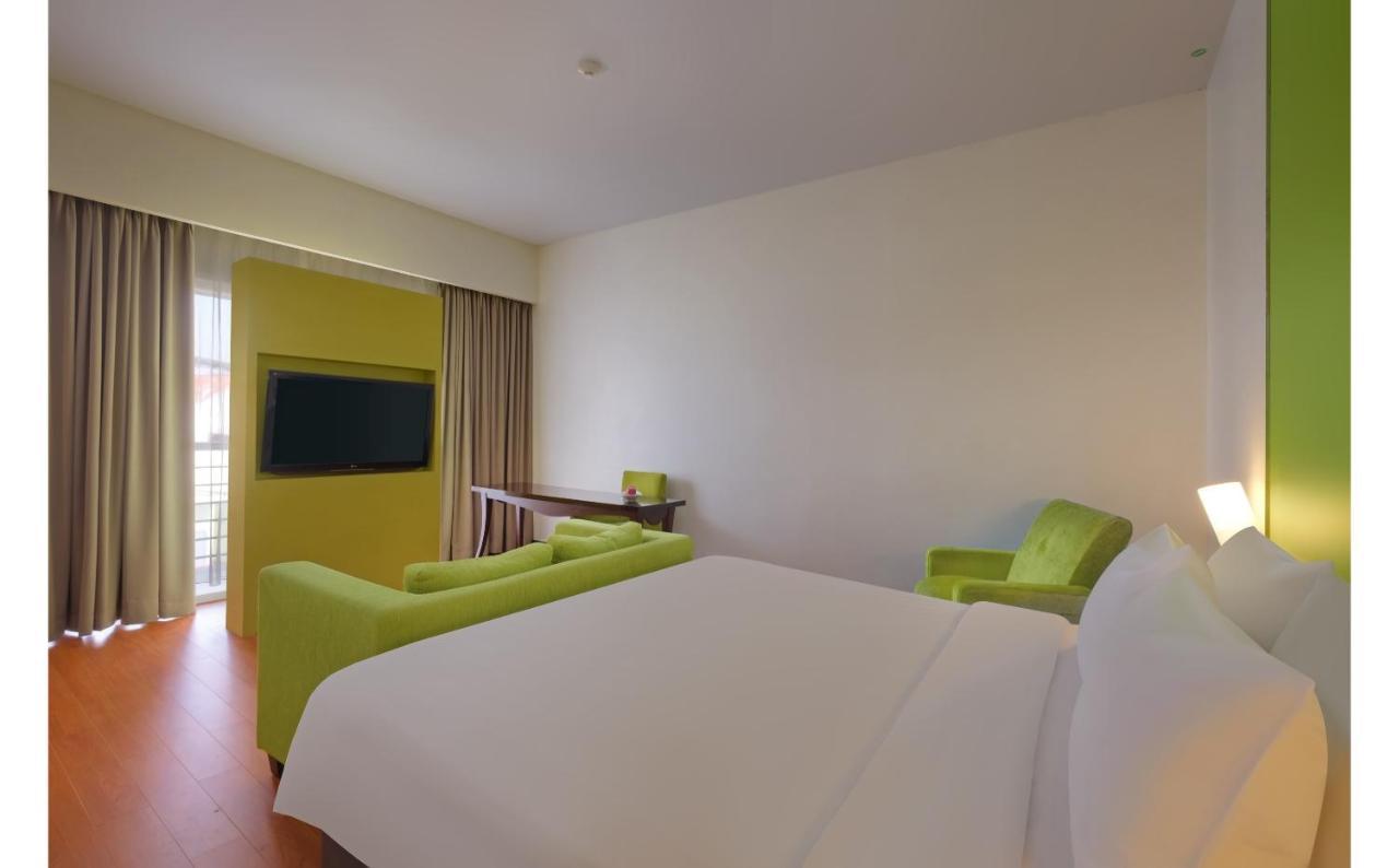 Quest Hotel Simpang Lima - Semarang By Aston Zewnętrze zdjęcie