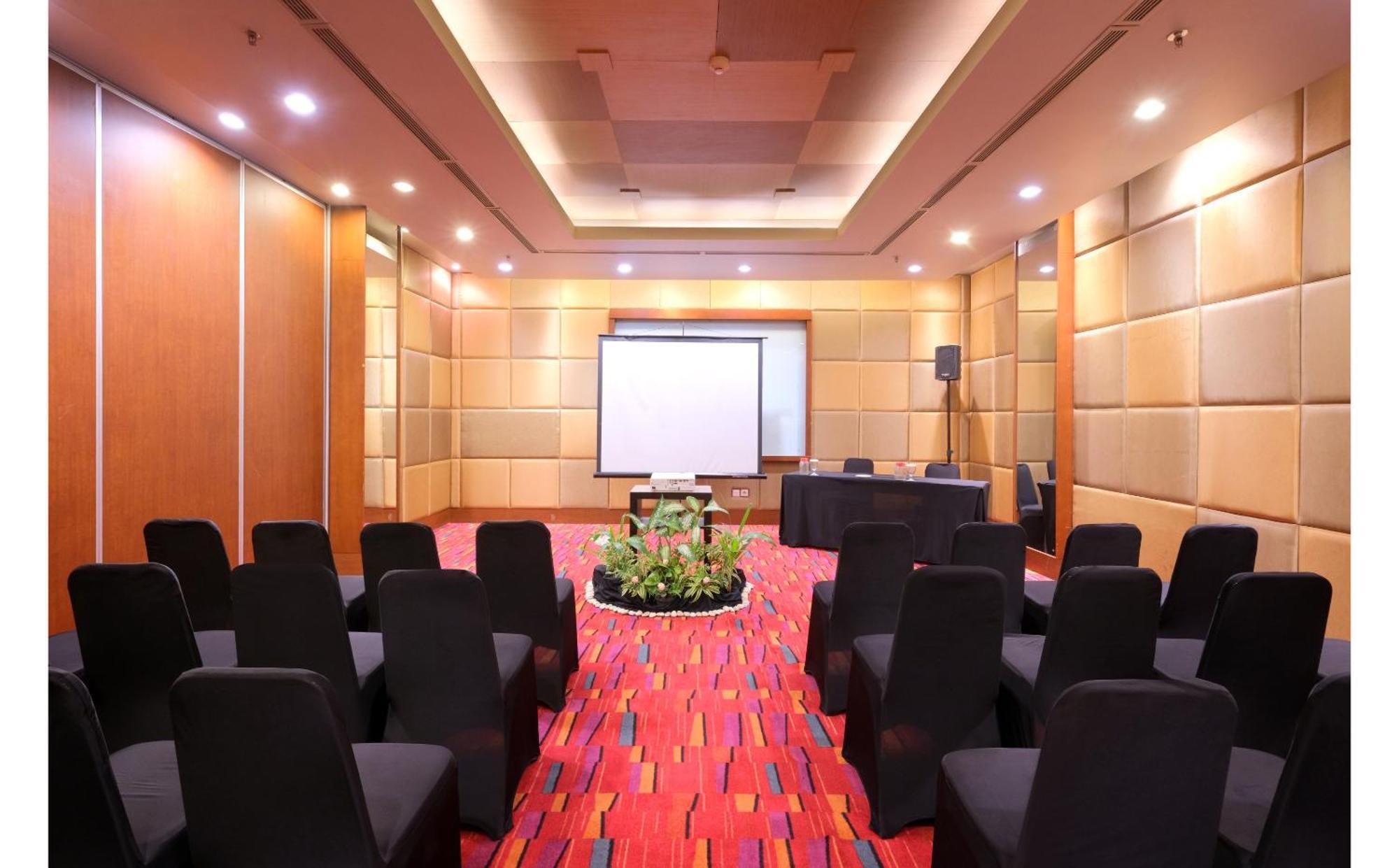 Quest Hotel Simpang Lima - Semarang By Aston Zewnętrze zdjęcie