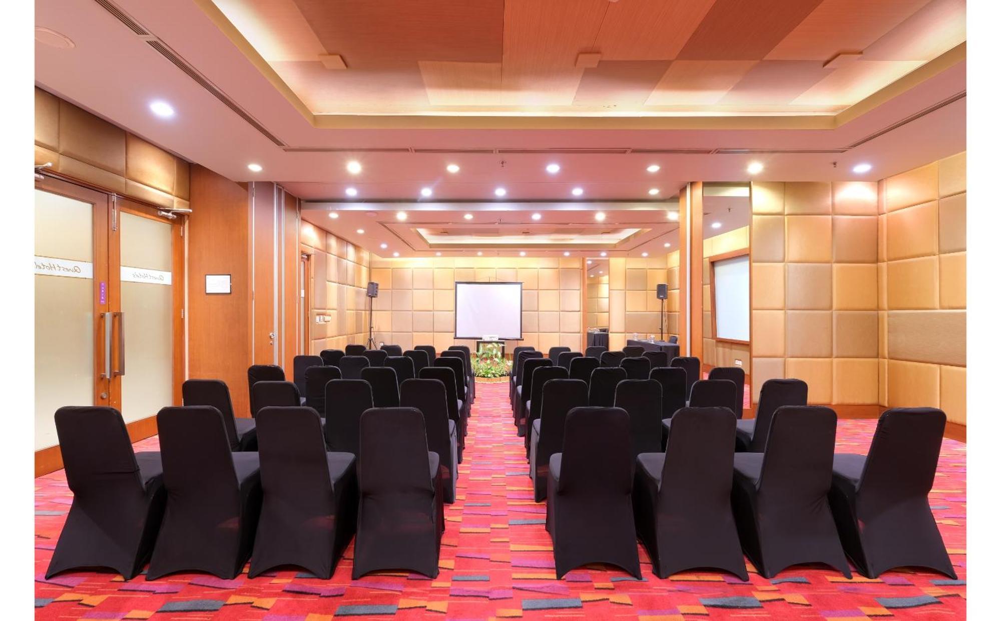 Quest Hotel Simpang Lima - Semarang By Aston Zewnętrze zdjęcie