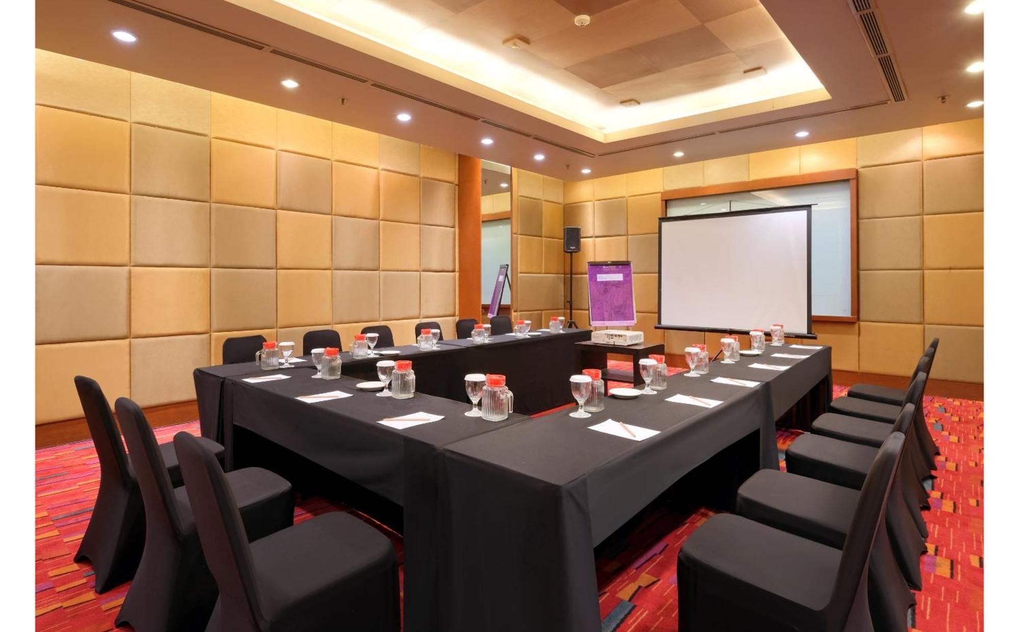 Quest Hotel Simpang Lima - Semarang By Aston Zewnętrze zdjęcie