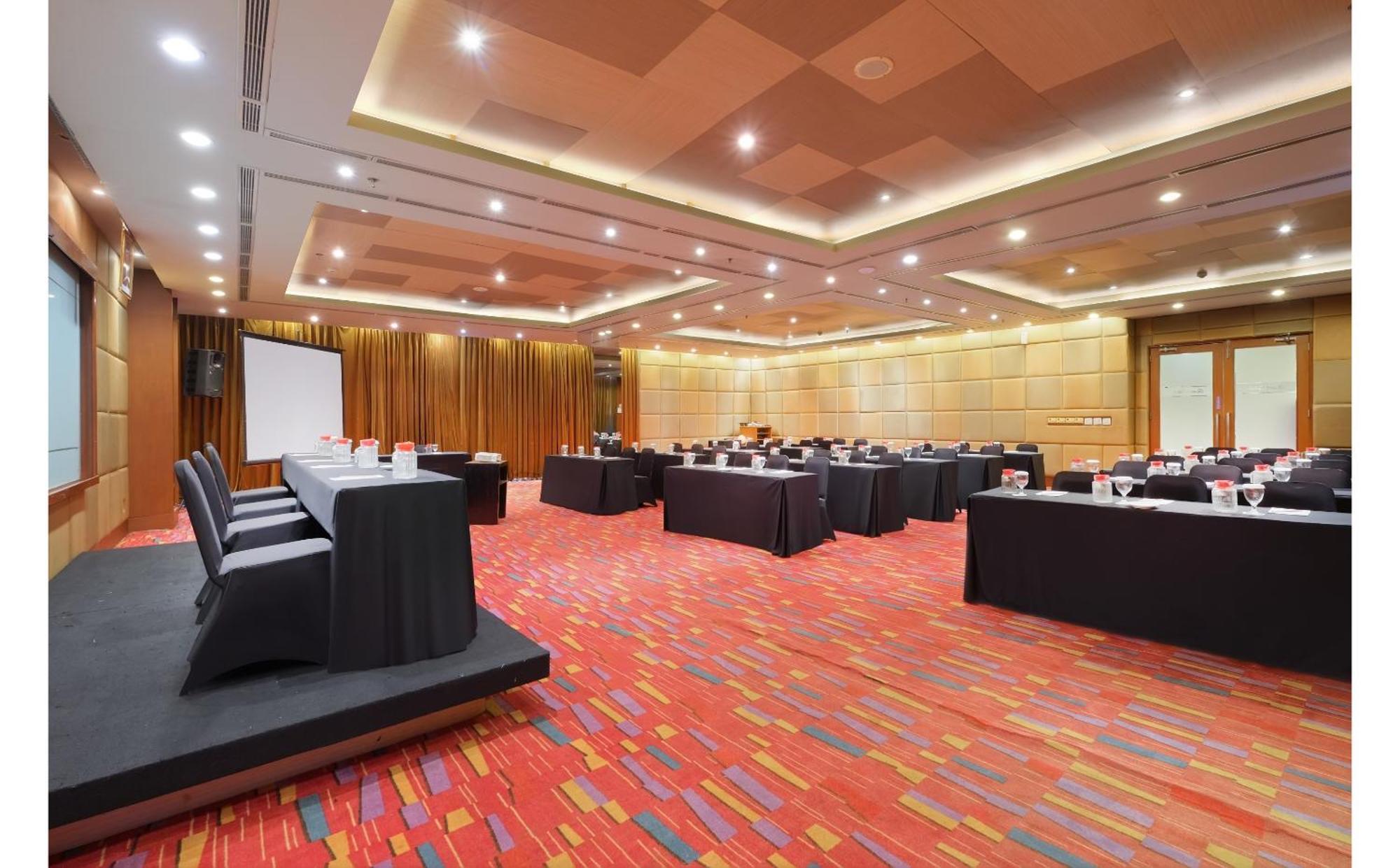 Quest Hotel Simpang Lima - Semarang By Aston Zewnętrze zdjęcie
