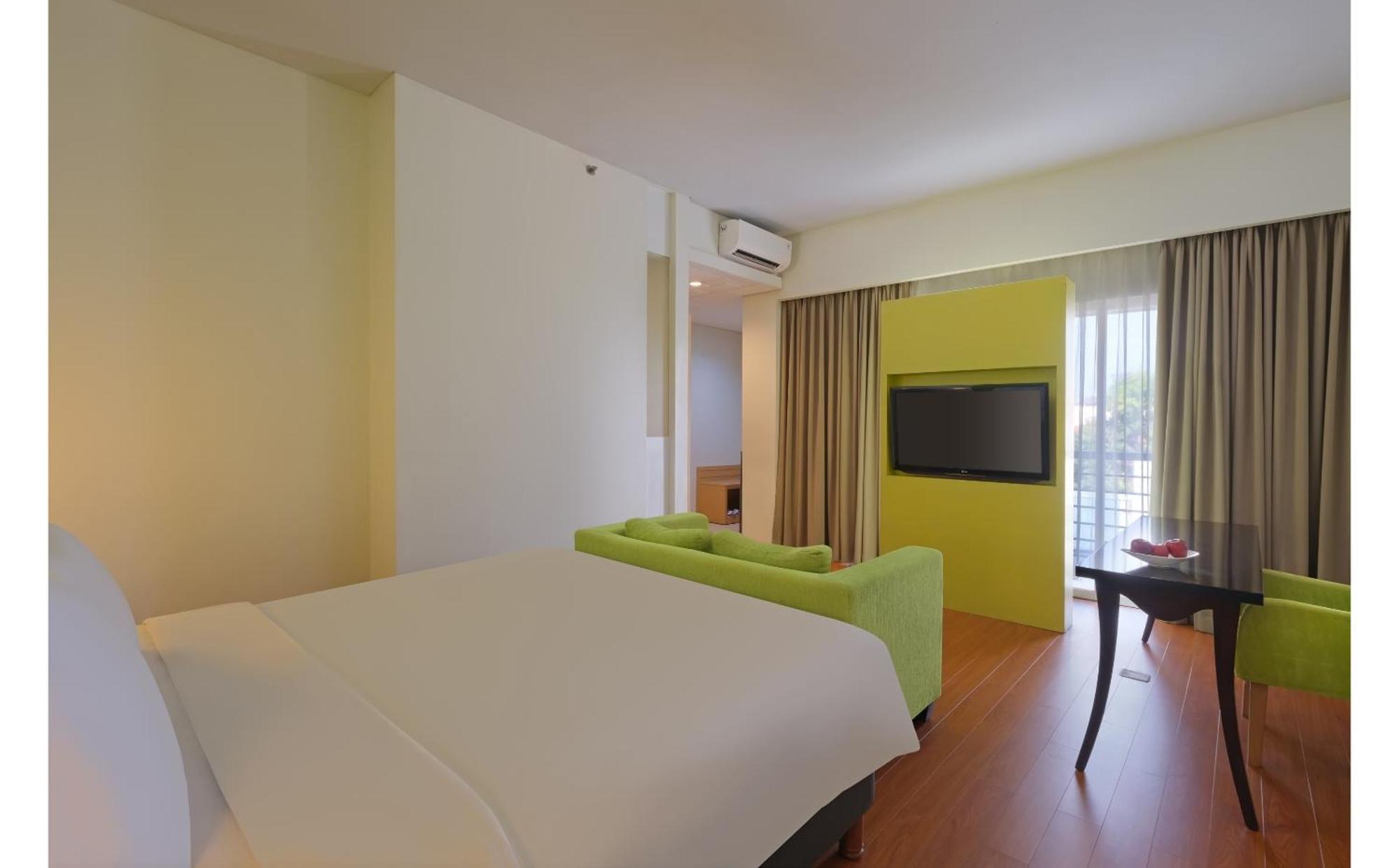 Quest Hotel Simpang Lima - Semarang By Aston Zewnętrze zdjęcie