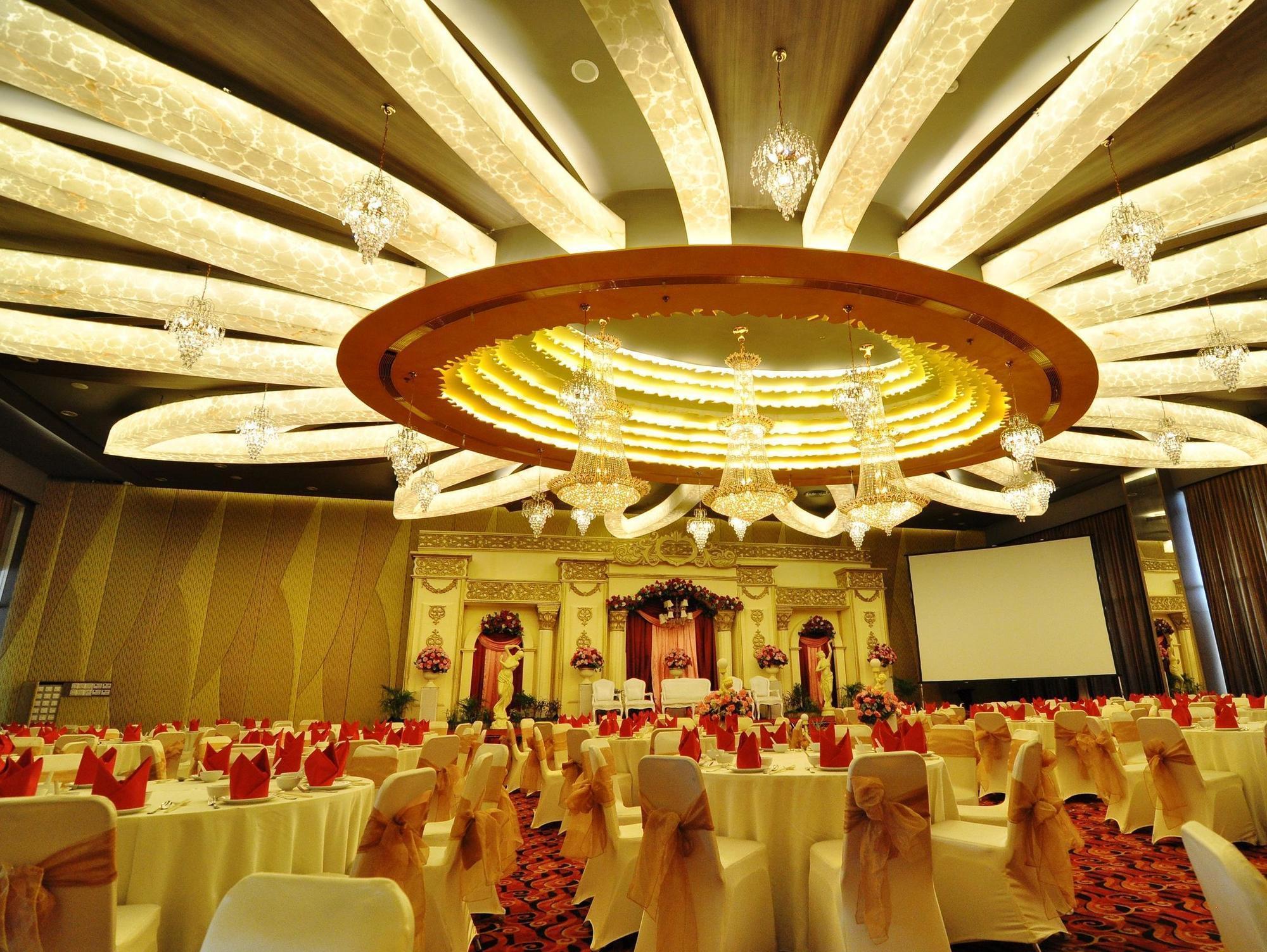 Quest Hotel Simpang Lima - Semarang By Aston Zewnętrze zdjęcie