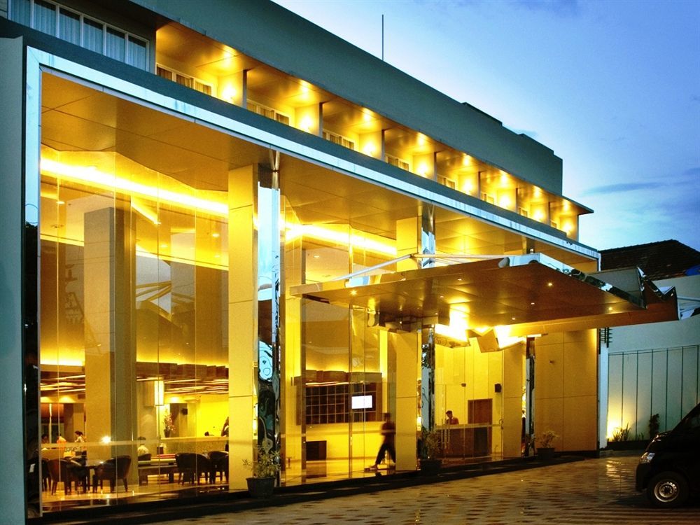 Quest Hotel Simpang Lima - Semarang By Aston Zewnętrze zdjęcie