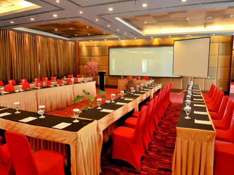 Quest Hotel Simpang Lima - Semarang By Aston Zewnętrze zdjęcie