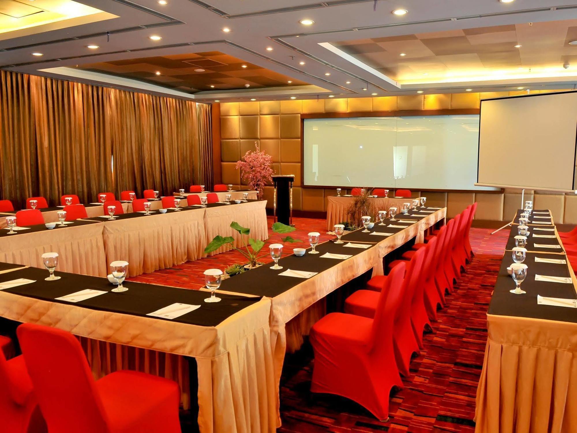 Quest Hotel Simpang Lima - Semarang By Aston Zewnętrze zdjęcie