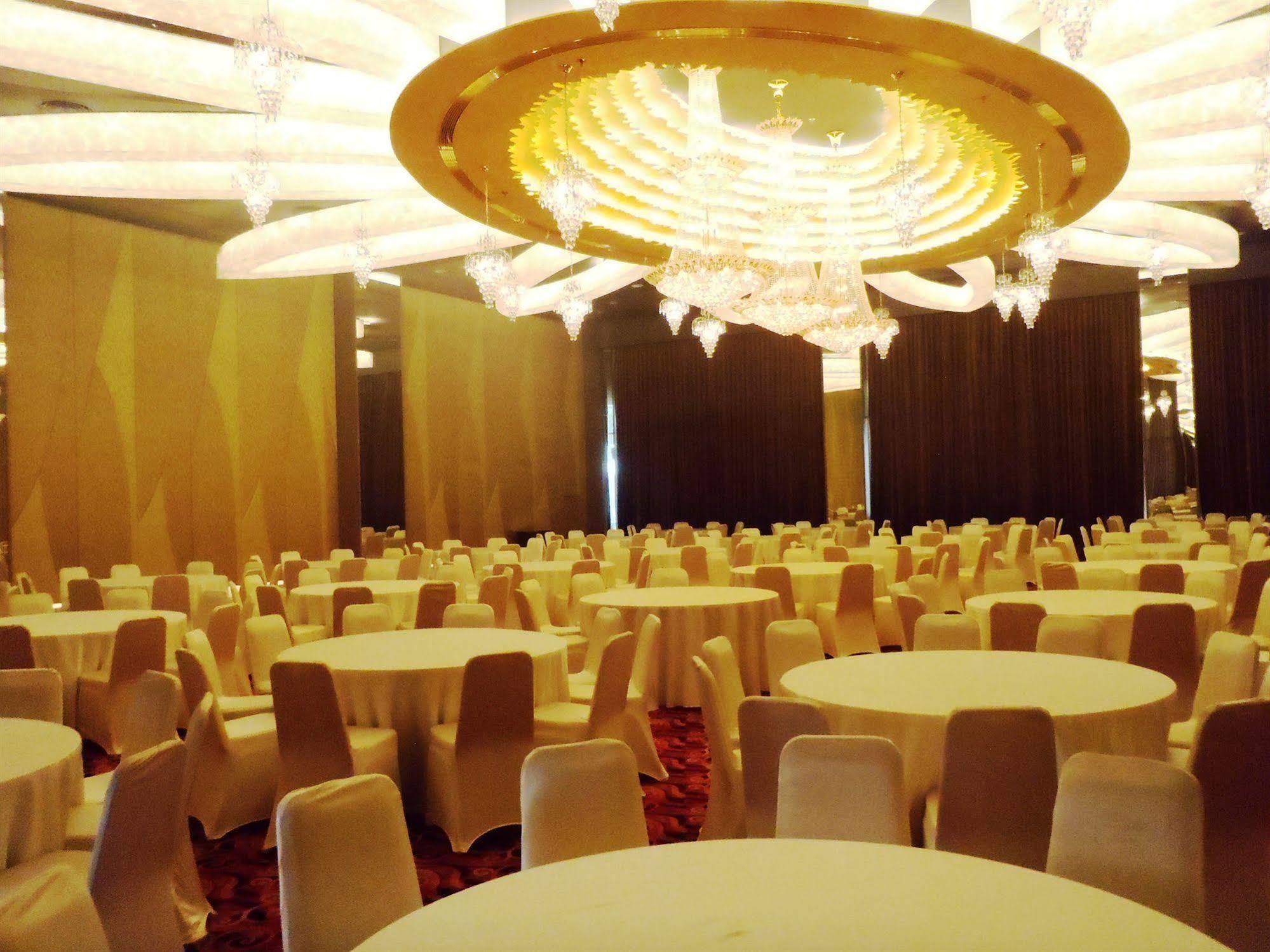 Quest Hotel Simpang Lima - Semarang By Aston Zewnętrze zdjęcie