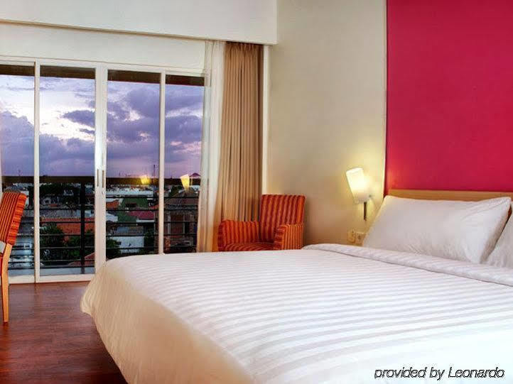 Quest Hotel Simpang Lima - Semarang By Aston Zewnętrze zdjęcie
