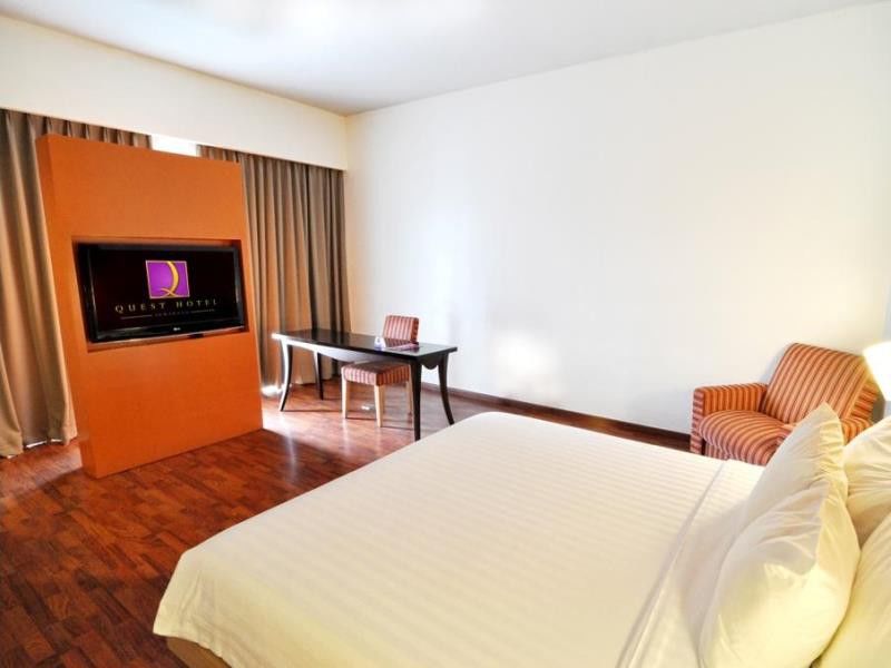 Quest Hotel Simpang Lima - Semarang By Aston Zewnętrze zdjęcie