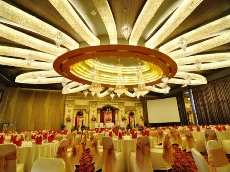 Quest Hotel Simpang Lima - Semarang By Aston Zewnętrze zdjęcie